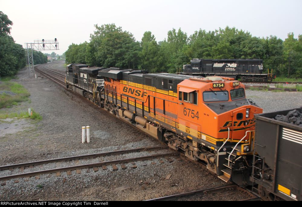 BNSF 6754 on 19M